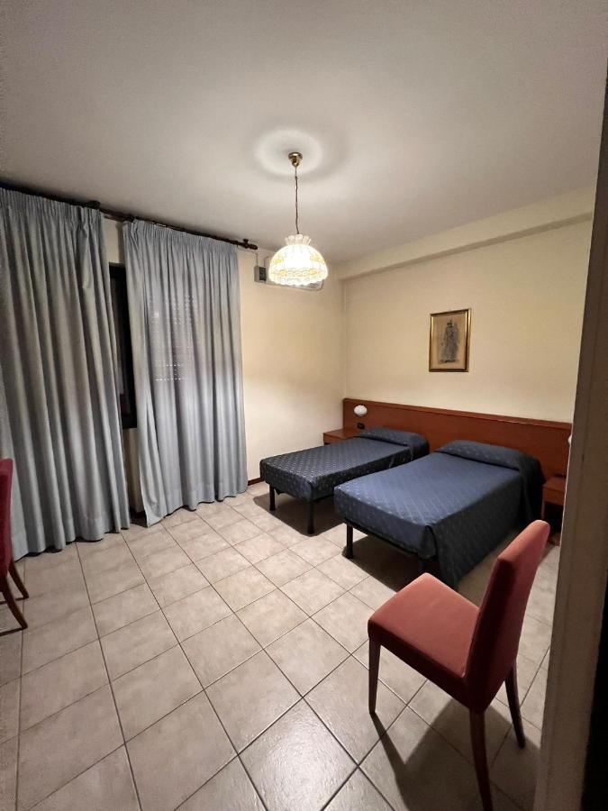 Hotel Colonna アルビニャーゼゴ エクステリア 写真